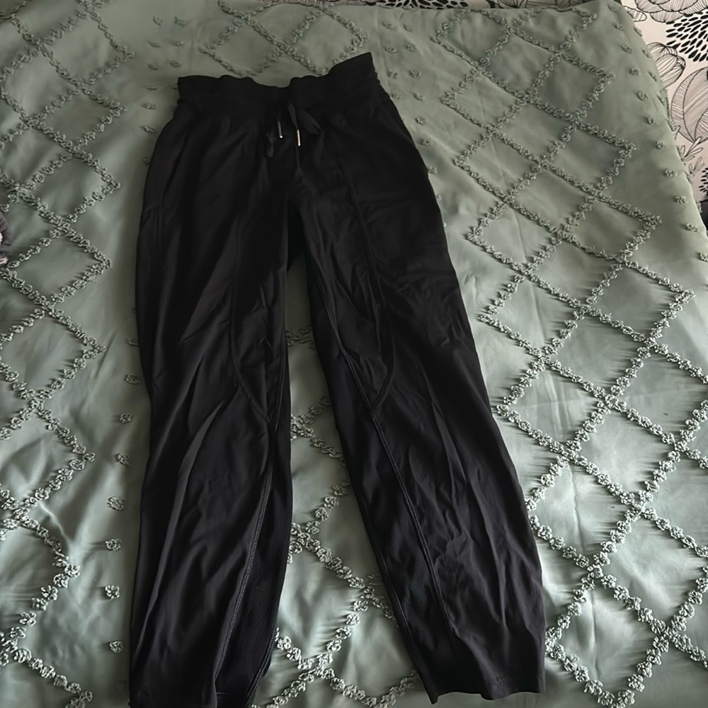 Black Lululemon dance studio pants size 2 ￼